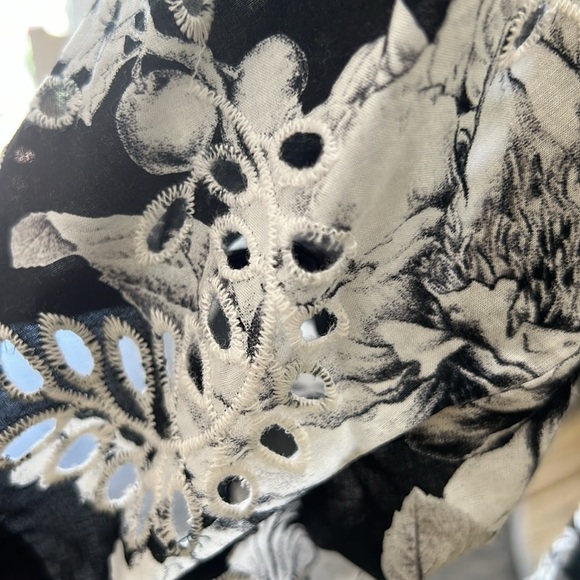 Cute top. Never worn. Tags not on it. Nice to wear to dinner or somewhere nice. - Picture 3 of 5